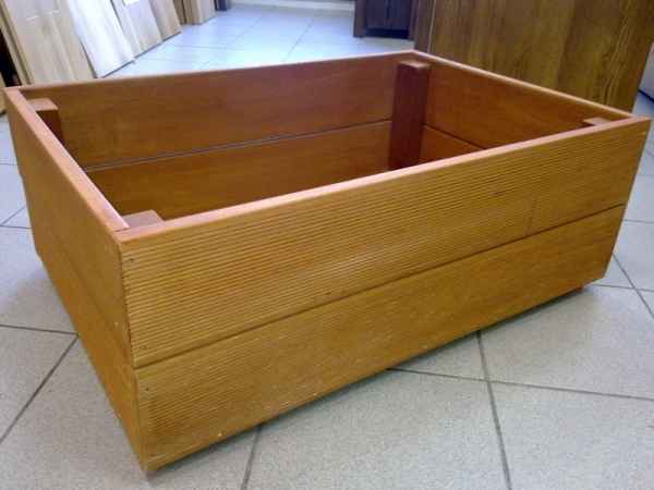 ZAMOŚĆ-donice bangkirai