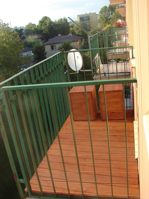 ZAMOŚĆ - TARAS BALKON MODRZEW SYBERYJSKI KOLOR TEAK