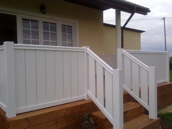 W&Oacute;LKA ZŁOJECKA - TARAS ŚWIERK EUROPEJSKI KOLOR PALISANDER + BALUSTRADA KOLOR BIAŁY