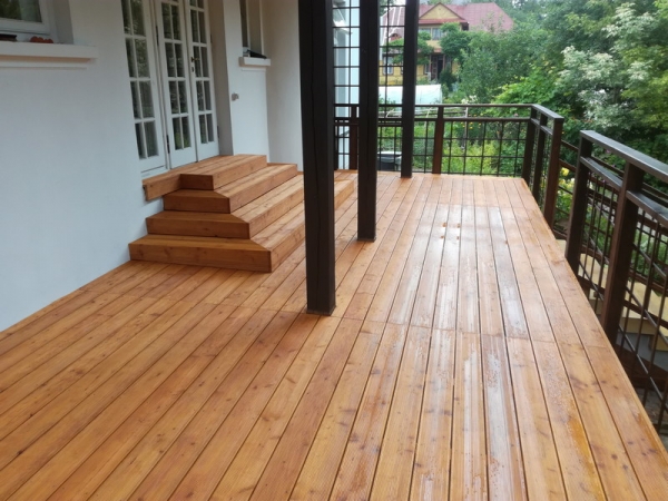 ZAMOŚĆ - TARAS MODRZEW SYBERYJSKI KOLOR BANKIRAI + BALUSTRADA SOSNA KOLOR PALISANDER