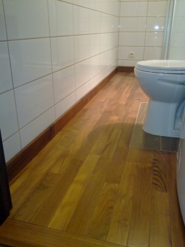 ZAMOŚĆ- parkiet teak lakierowany łazienka