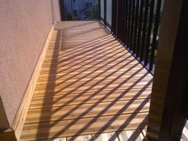 ZAMOŚĆ - TARAS BALKON MODRZEW SYBERYJSKI KOLOR MODRZEW