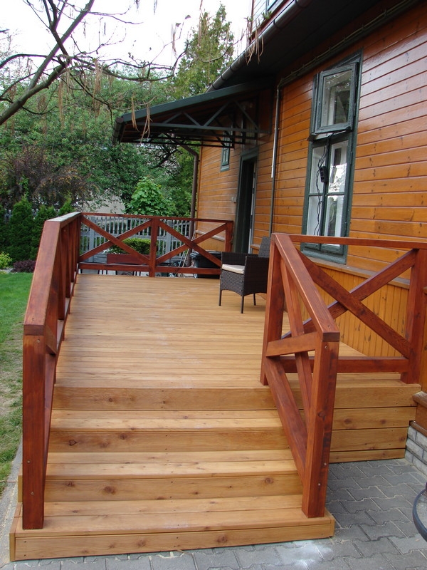 ZAMOŚĆ - TARAS MODRZEW SYBERYJSKI KOLOR MODRZEW + BALUSTRADA SOSNA KOLOR TEAK