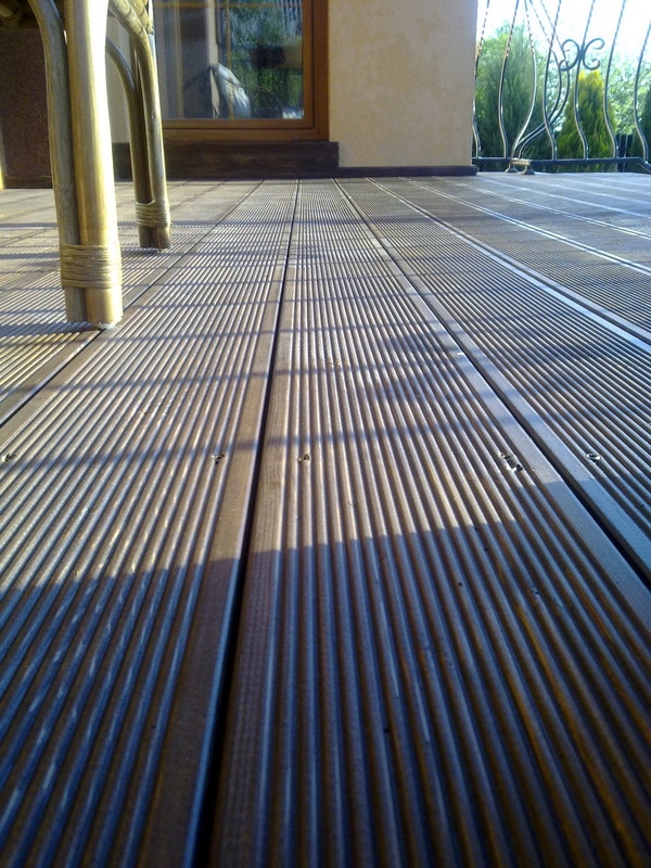 OKOLICE ZAMOŚCIA - TARAS MODRZEW SYBERYJSKI KOLOR PALISANDER