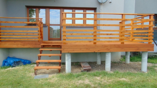 MIRCZE - TARAS MODRZEW SYBERYJSKI + BALUSTRADA ŚWIERK SKANDYNAWSKI KOLOR TEAK