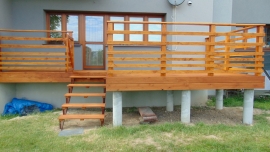 MIRCZE - TARAS MODRZEW SYBERYJSKI + BALUSTRADA ŚWIERK SKANDYNAWSKI KOLOR TEAK